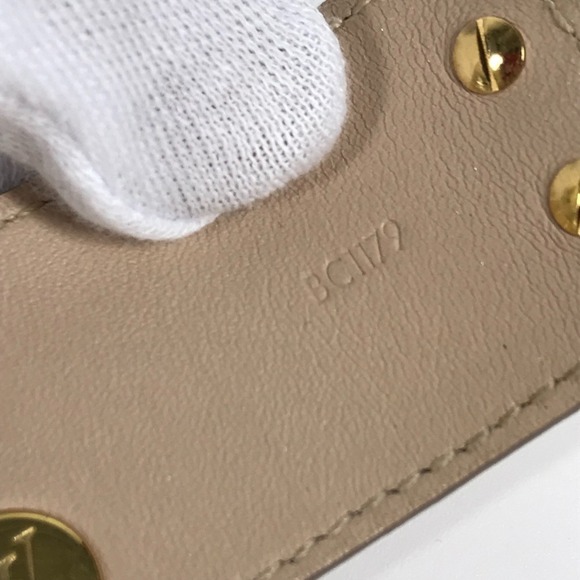 LOUIS VUITTON Cream Leather Charm Bracelet - Picture 12 of 16